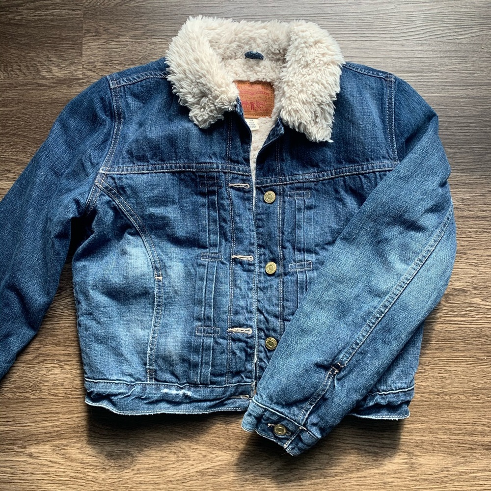 Levi’s original Sherpa lined denim trucker jacket button closure size medium